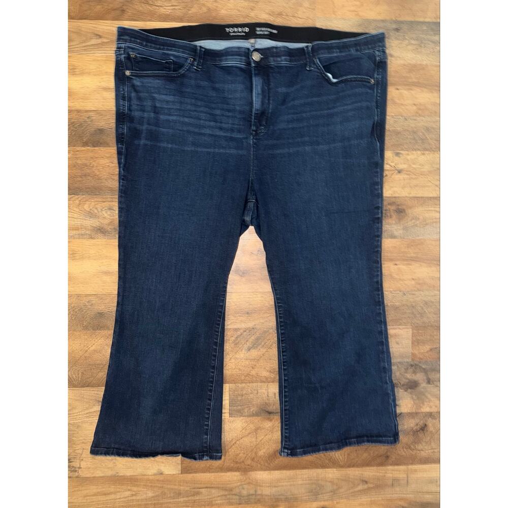 Torrid women’s super soft sky high bootcut blue jeans